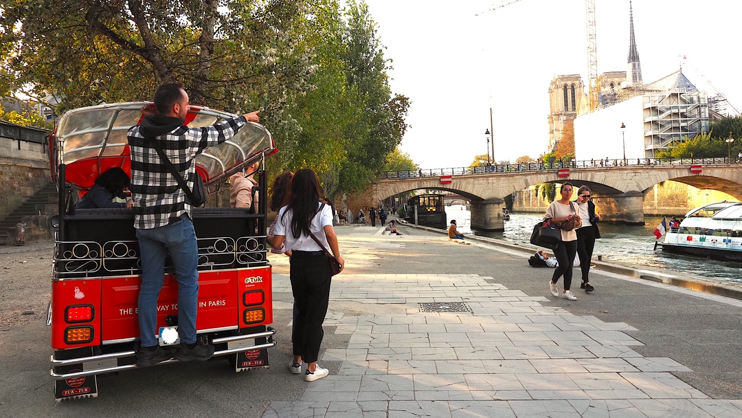 tuktuk driver in paris